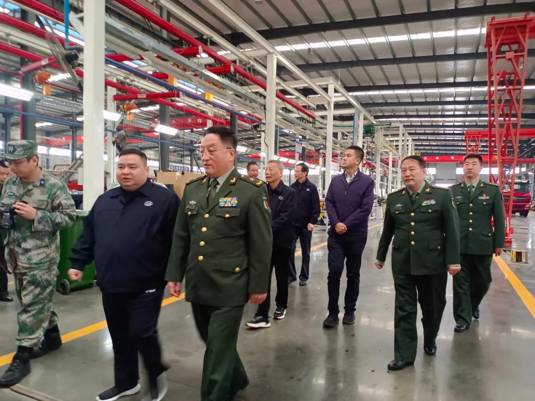 省委常委、省軍區(qū)政委視察我公司應(yīng)急產(chǎn)業(yè)發(fā)展?fàn)顩r